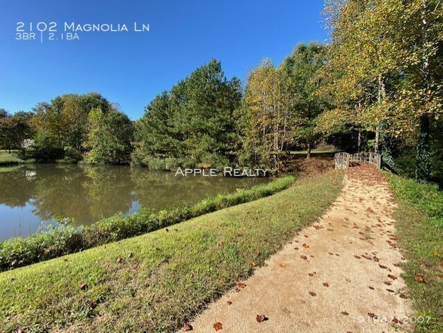 Building Photo - 2102 Magnolia Ln