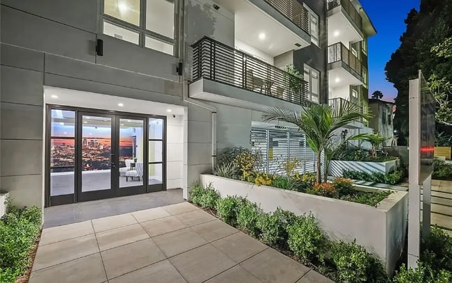 Foto del edificio - 5820 La Mirada Ave