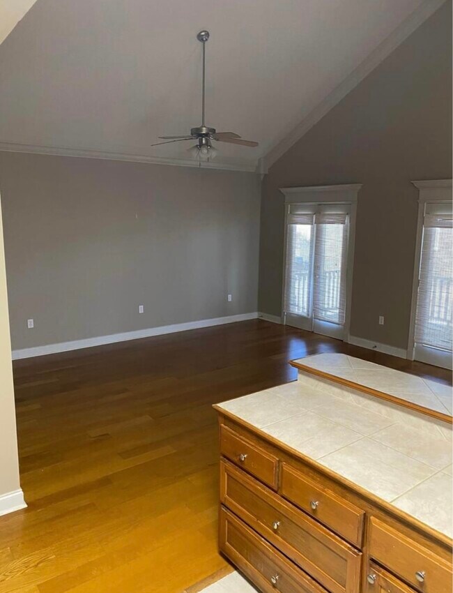 Building Photo - 11182 RIVER HIGHLANDS DR 14B