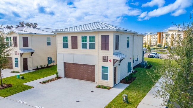 Building Photo - The Residences at Lake Saunders