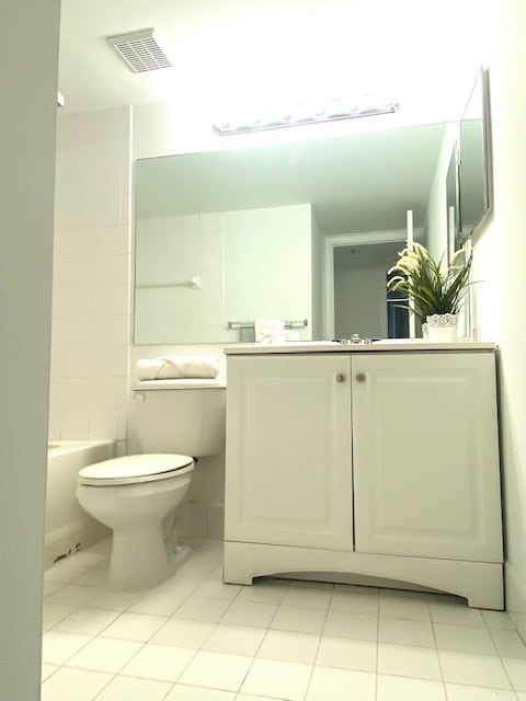 Foto del edificio - 2061 Renaissance Blvd