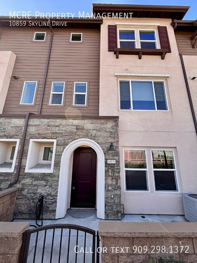 Foto del edificio - 10859 Skyline Dr