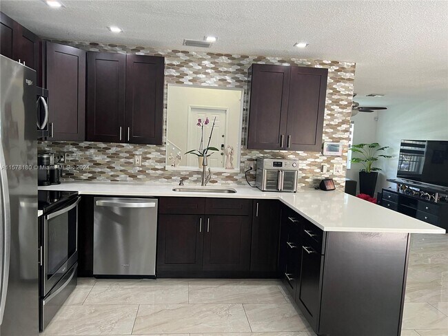 Foto del edificio - 60 NW 110th Ave