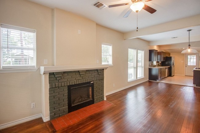 Building Photo - 2 br, 2 bath House - 1145 W Mulberry