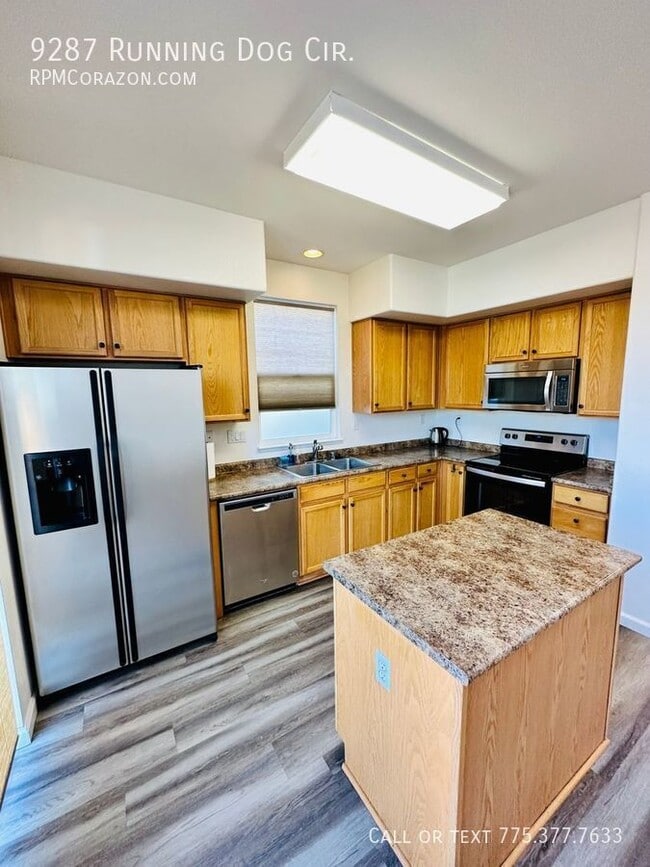 Foto del edificio - 9287 Running Dog Cir