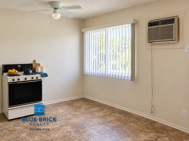 Building Photo - 8140 Langdon Ave