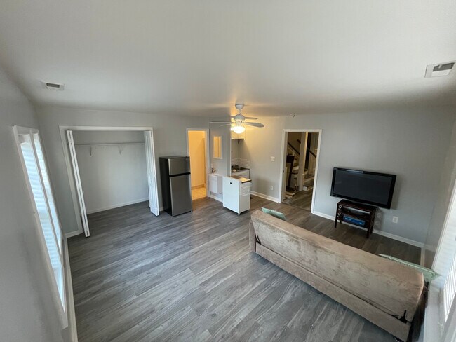 Building Photo - 2080 E Ocean View Ave