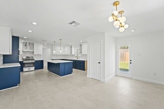 Building Photo - 10722 Lynbrook Dr