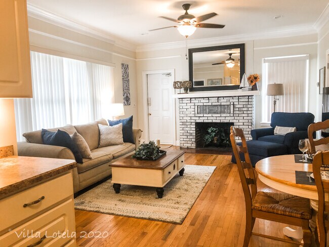 Queen sleeper sofa, beautiful hardwood floors - 636 E Cornell St