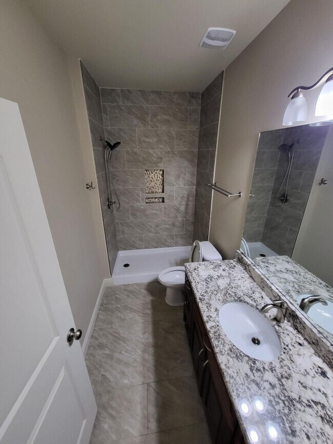 segundo baño - 23 Jackson St NE
