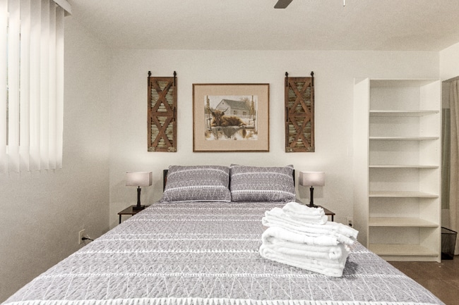 Foto del edificio - 1328 W 6th St