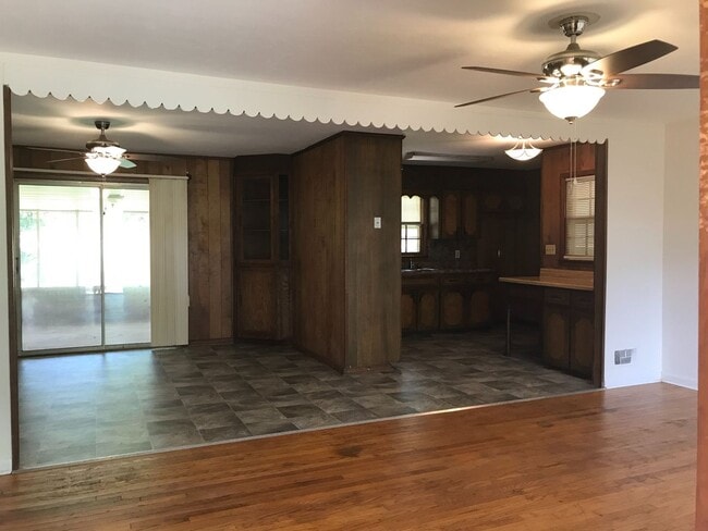 Building Photo - 946 Boswell Dr