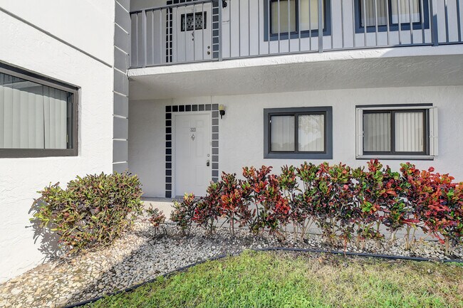 Building Photo - 15251 Lakes of Delray Blvd
