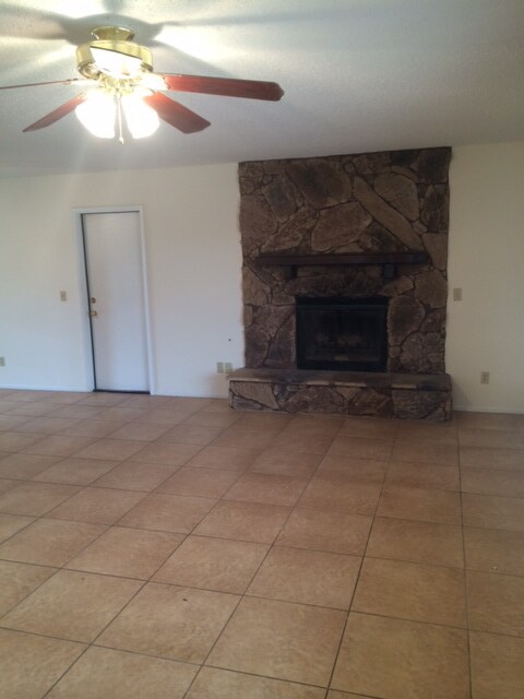 Foto del edificio - 3 BEDROOM HOME IN APPLE VALLEY
