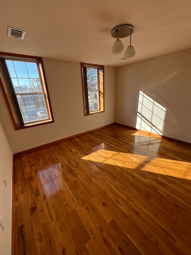 Building Photo - 358 Summer Ave