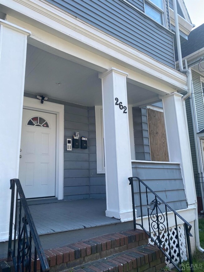 Building Photo - 262 Chadwick Ave