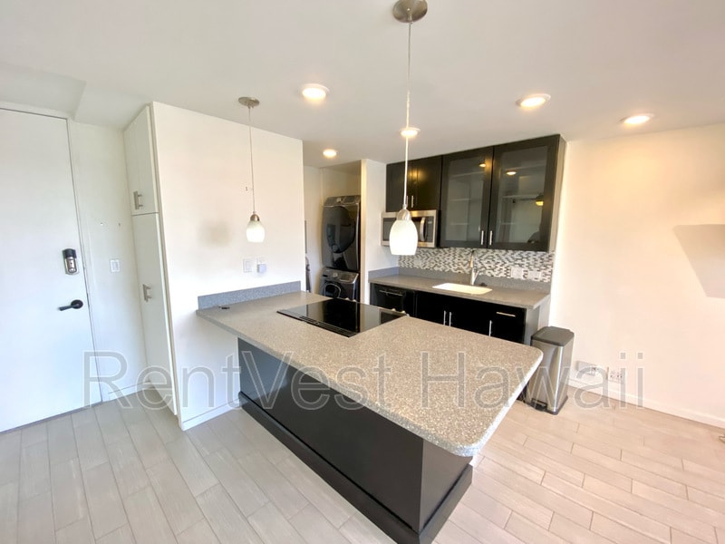 Photo - 320 Liliuokalani Ave