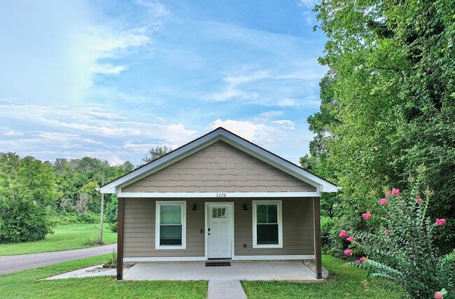 Building Photo - 2226 Riverside Dr