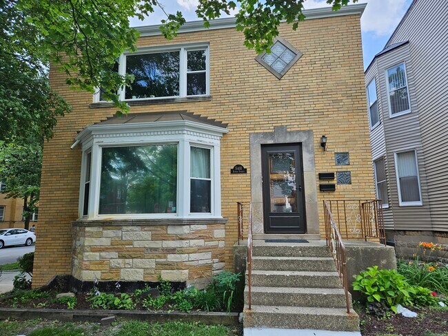 Building Photo - 5401 W Byron St