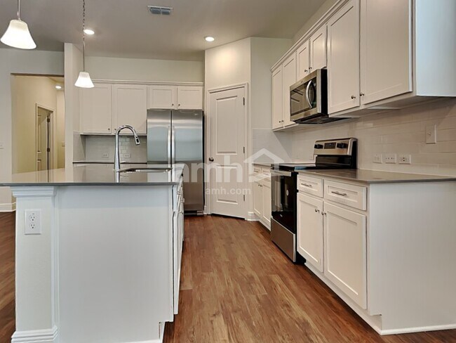 Foto del edificio - 6413 Emerald Hls Wy