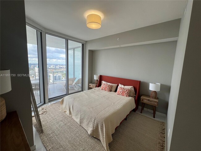 Foto del edificio - 851 NE 1st Ave