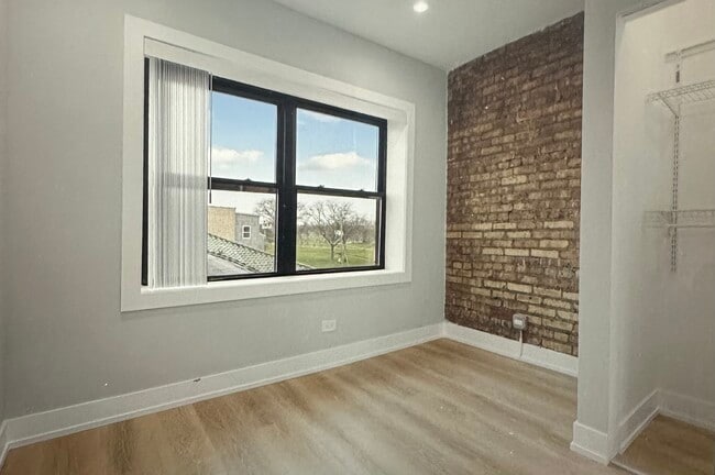 Foto del edificio - 1552 W Juneway Ter