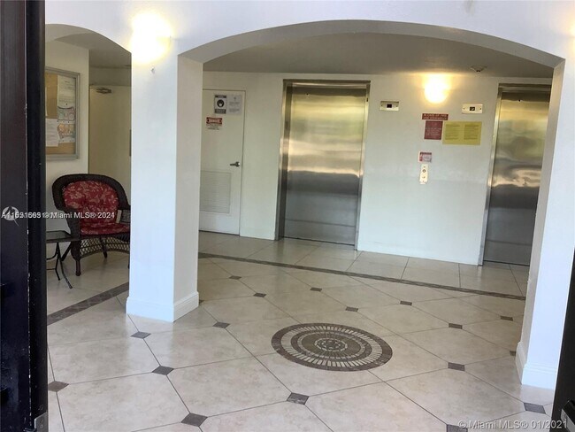 Foto del edificio - 9300 Fontainebleau Blvd