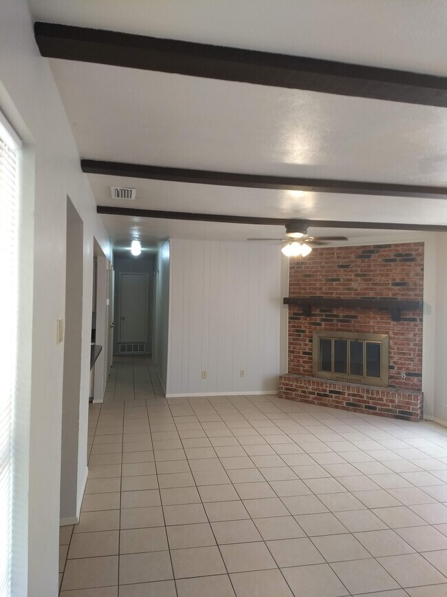 Building Photo - 406 Blanco St