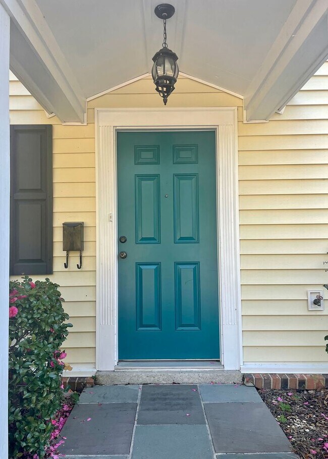 Foto del edificio - Available 8/6. Great 2 BR/1.5 BA Townhome ...