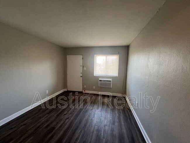 Foto del edificio - 3706 Greenwood Blvd