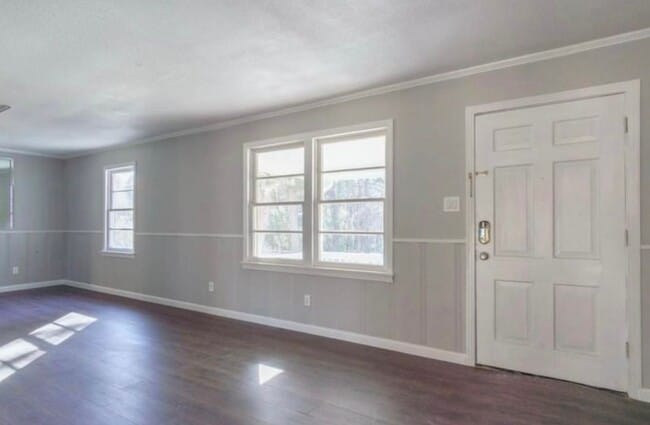 Building Photo - 2801 Tryon Rd