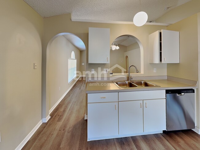 Building Photo - 2724 Maderia Cir