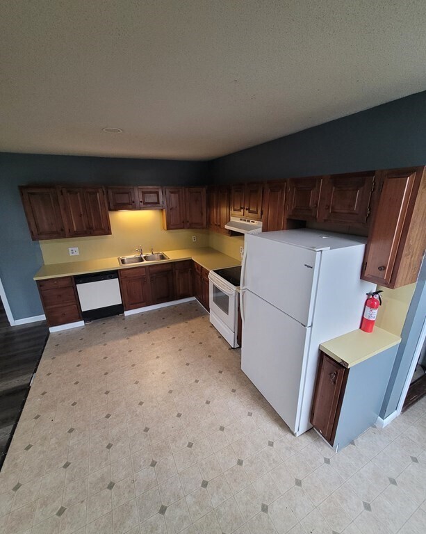 Building Photo - 1352 Broadway