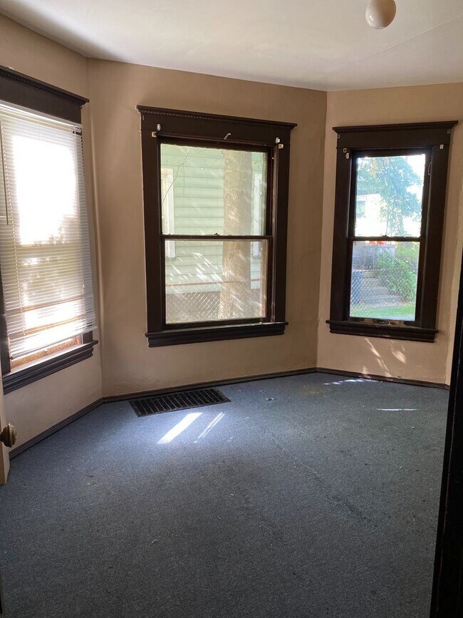 Building Photo - 1 br, 1 bath House - 691 S Irvine St Apart...