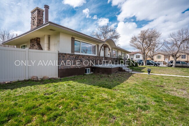 Building Photo - 8335 Western Dr