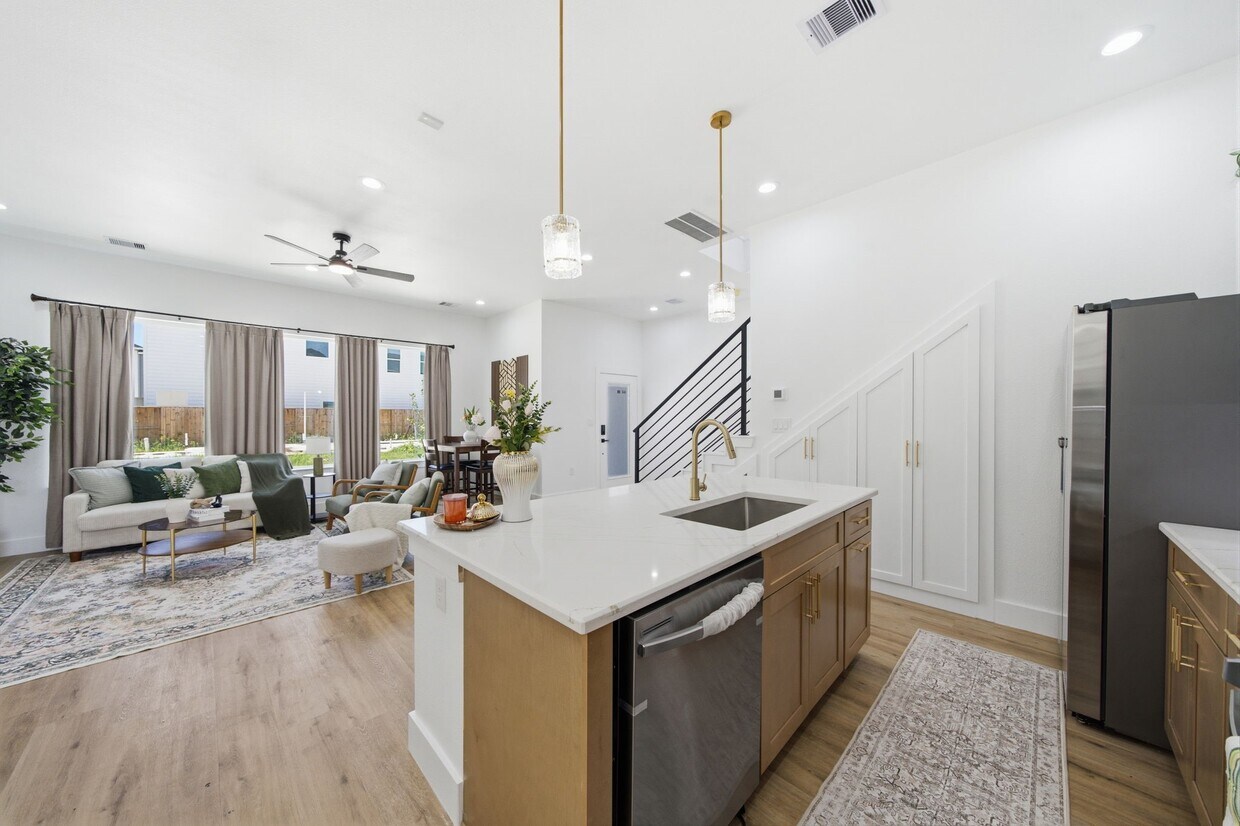 Building Photo - 8910 Knoll Leaf Dr