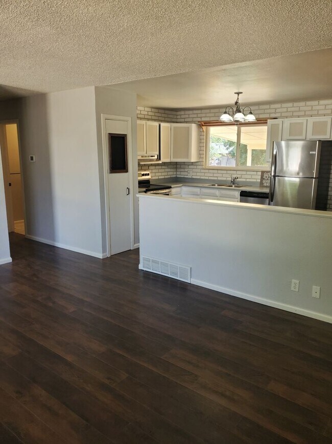 Building Photo - 5 bed 2 bath home in Northglenn