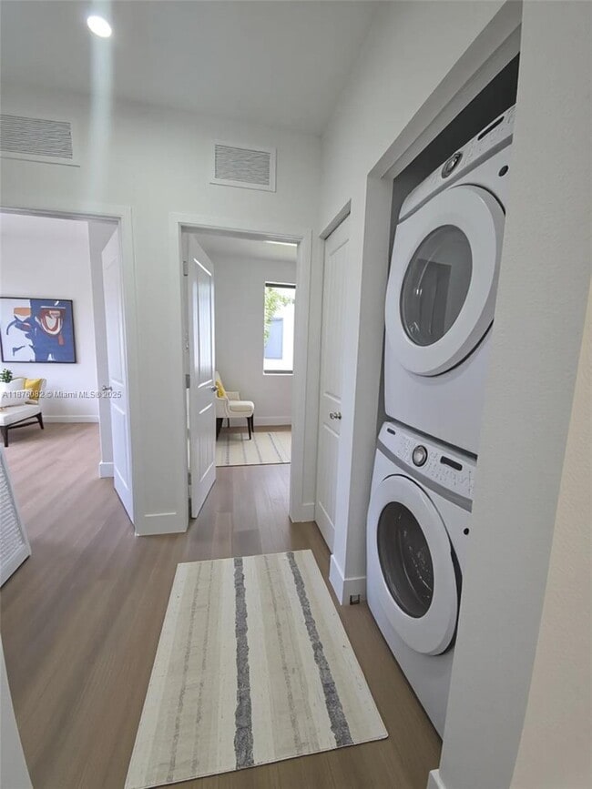 Building Photo - 1313 NW 6th Ave Unit A