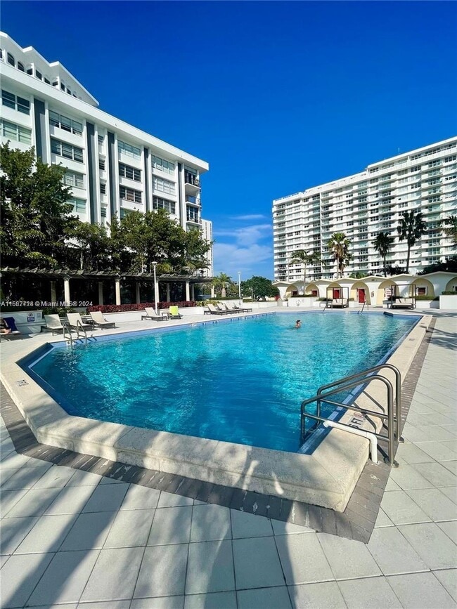 Foto del edificio - 5161 Collins Ave