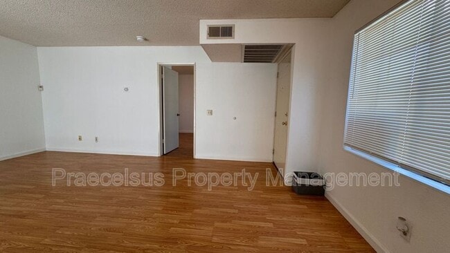 Building Photo - 10935 Summerdale Way