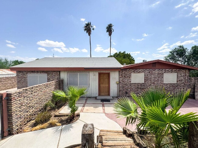 Foto del edificio - "Spacious 3-Bedroom Oasis in Yuma - 2,721 ...