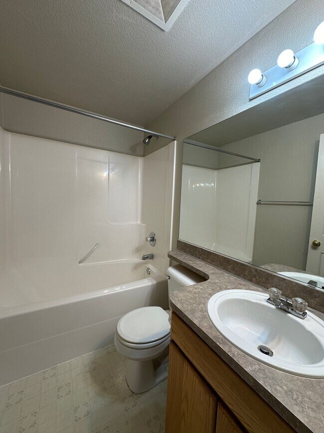 Foto del edificio - West Pasco 3 beds, 2 bath