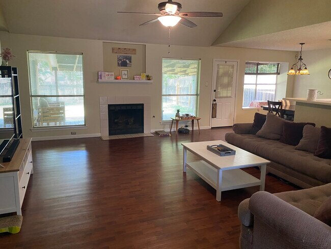 Building Photo - 1203 Weatherford Dr