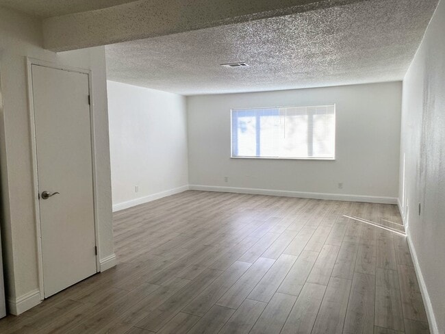 Building Photo - Charming 3-Bedroom Home in Meadowview – Fr...