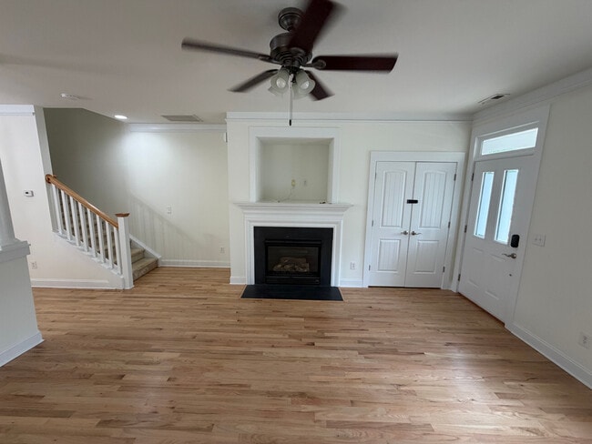 Building Photo - Room in House on Dubois Court