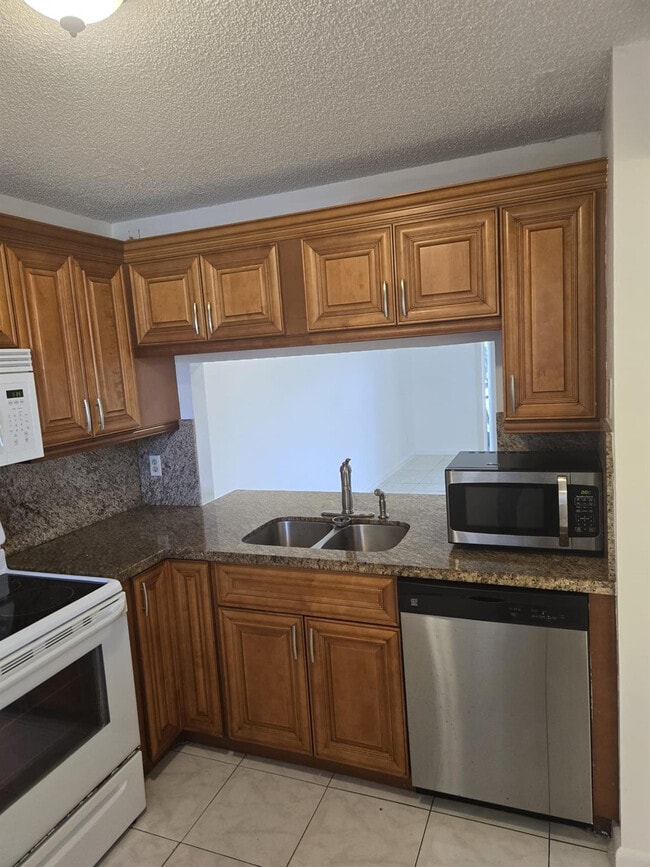 Foto del edificio - 10481 NW 8th St