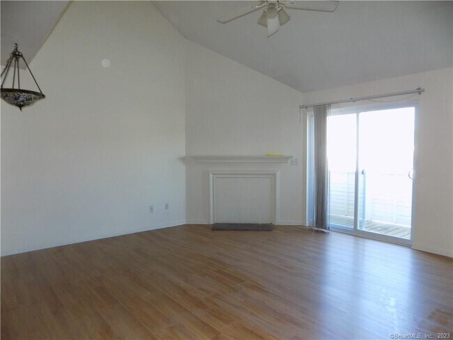 Building Photo - 112 Willow Springs