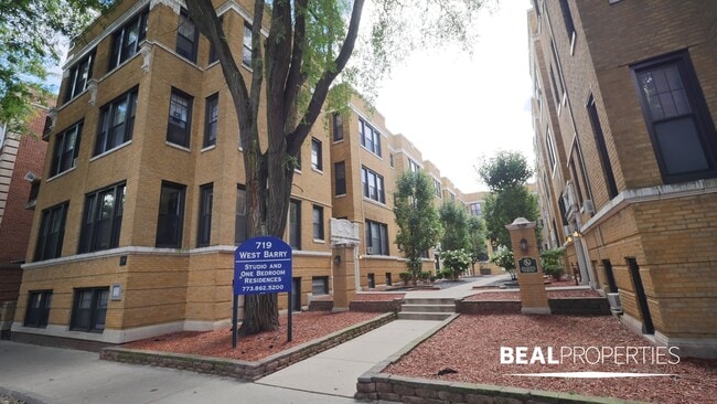 Building Photo - 723 W Barry Ave
