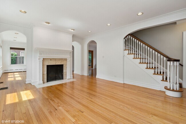 Building Photo - 155 Roger Williams Ave