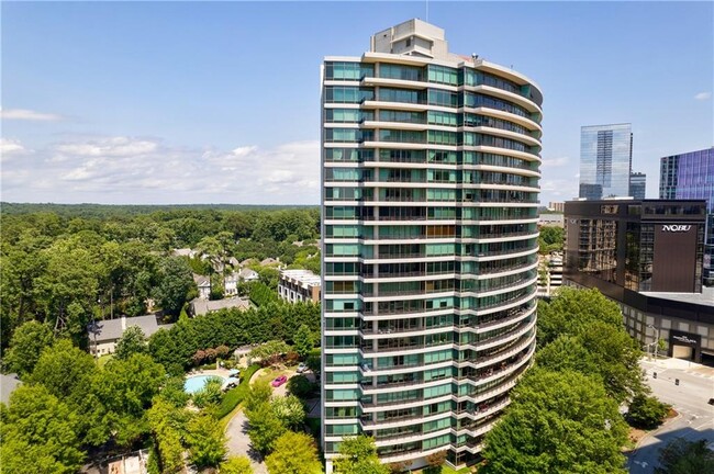 Foto del edificio - 700 Park Regency Pl NE